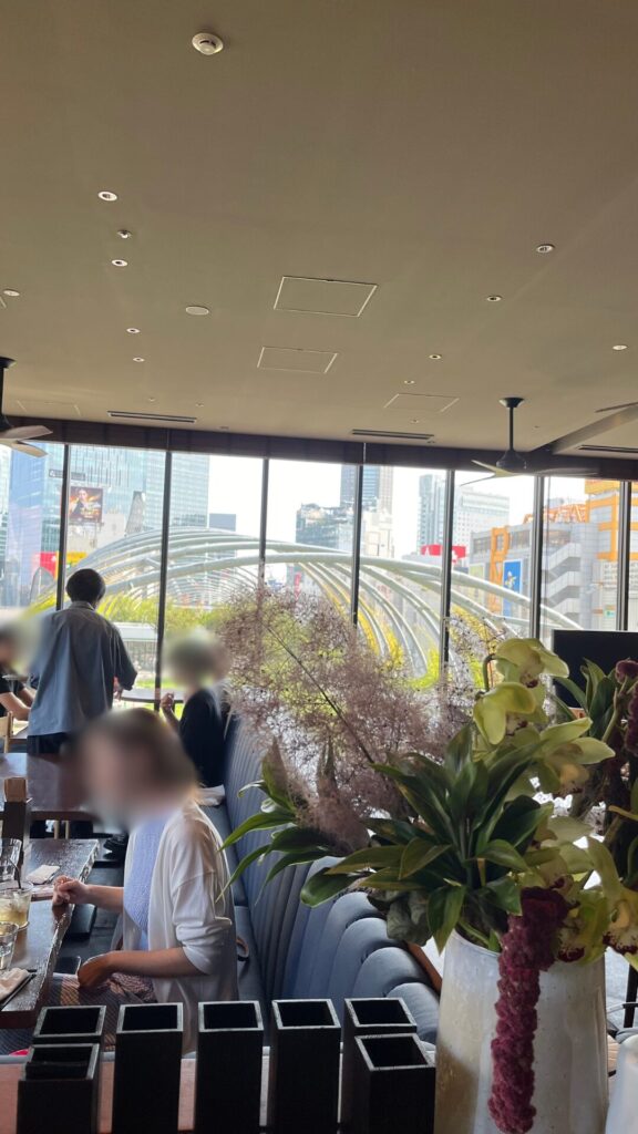 宮下パークの子連れカフェTWELVE On The Parkの写真（店内）1