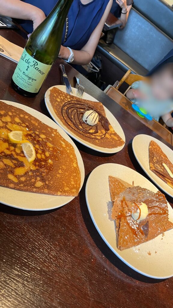 新宿高島屋のブレッツ カフェ クレープリーの写真：料理、クレープ