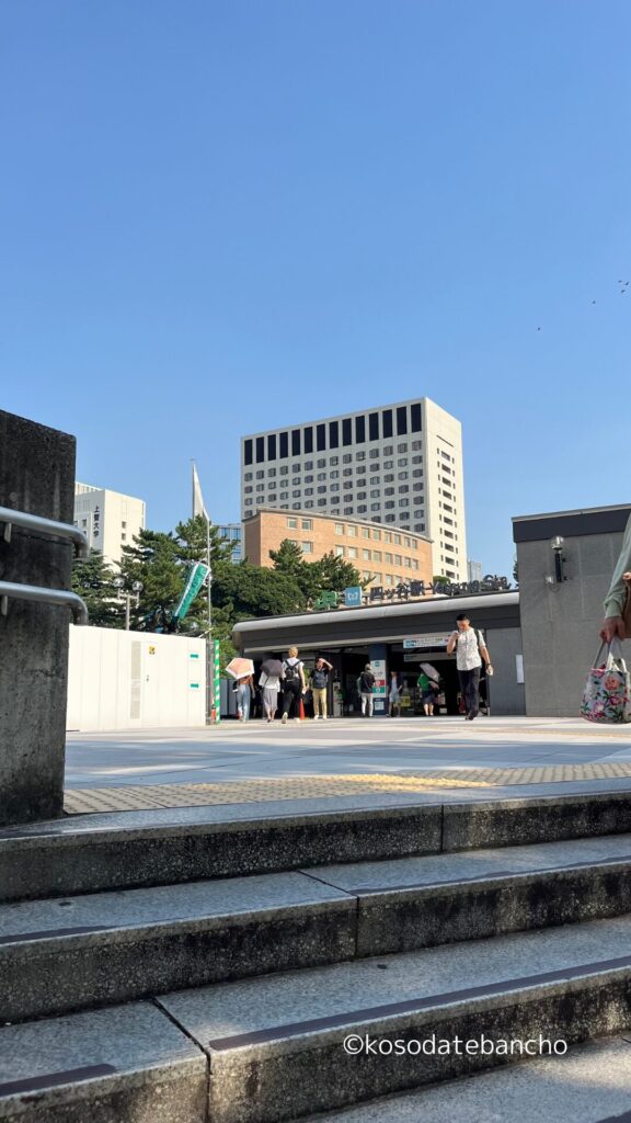 赤坂迎賓館前のカフェ、カーブドッチ迎賓館の写真：行き方1