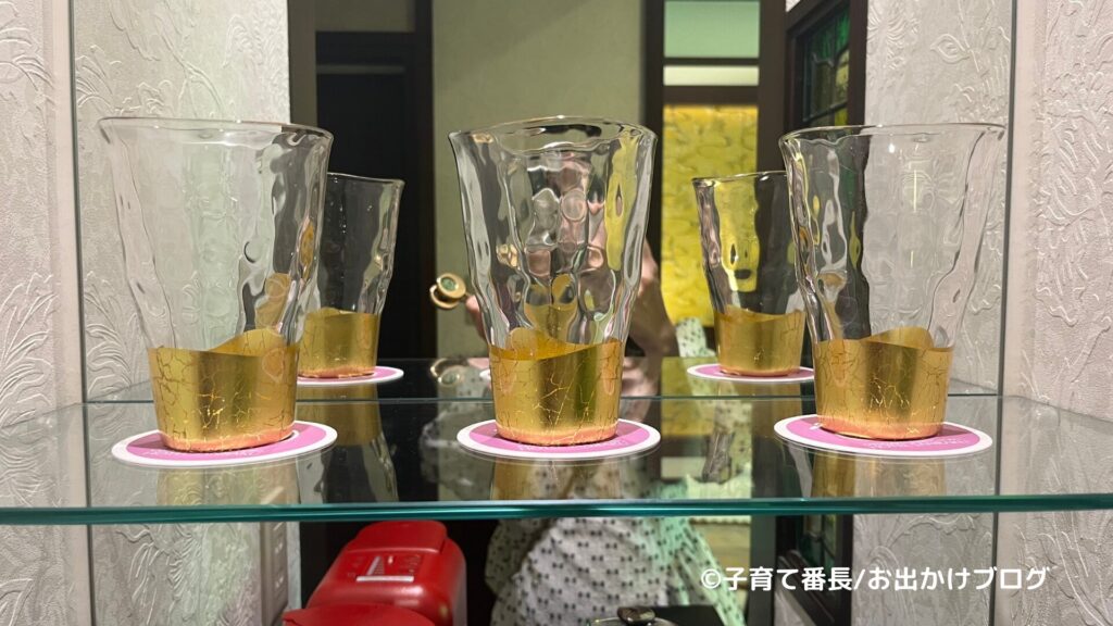 【旅行ブログ】ホテル山楽の写真：浪漫ルーム、箔一の金箔グラス