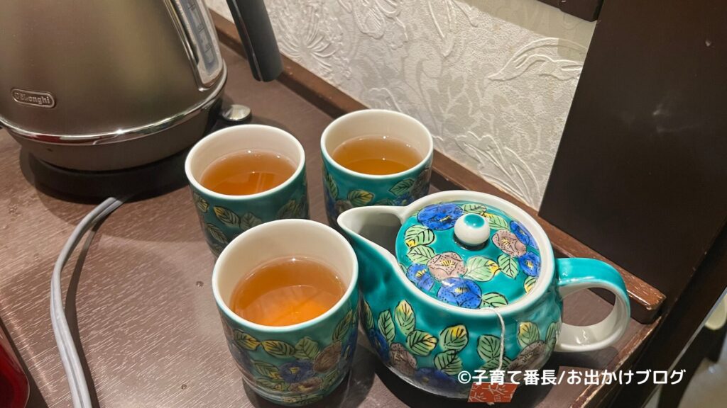 【旅行ブログ】ホテル山楽の写真：加賀棒茶、九谷焼