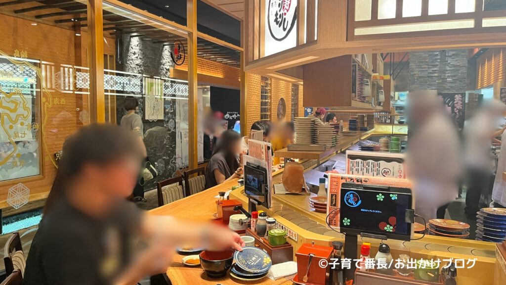 金沢旅行ブログの写真：もりもり寿司金沢駅前店、カウンター席