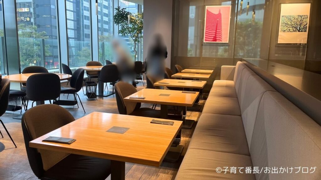 THREEのカフェ「REVIVE KITCHEN THREE HIBIYA」の写真：店内